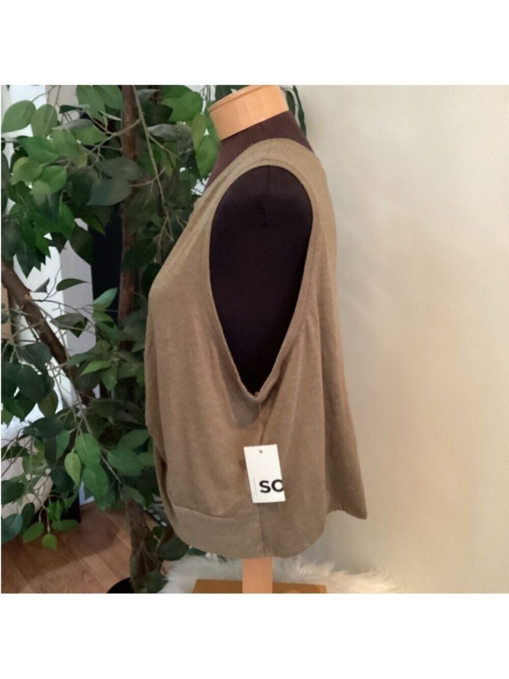 SO cropped twist front muscle style tank top Woman’s size 2X olive - Picture 8 of 11